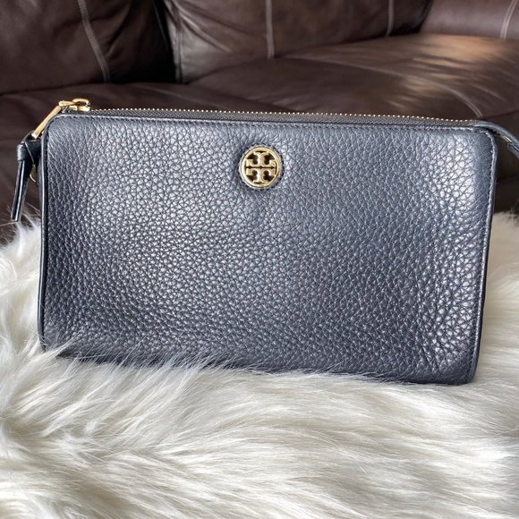 Tory Burch Handbags - Tory Burch Leather Clutch in Navy (EUC)